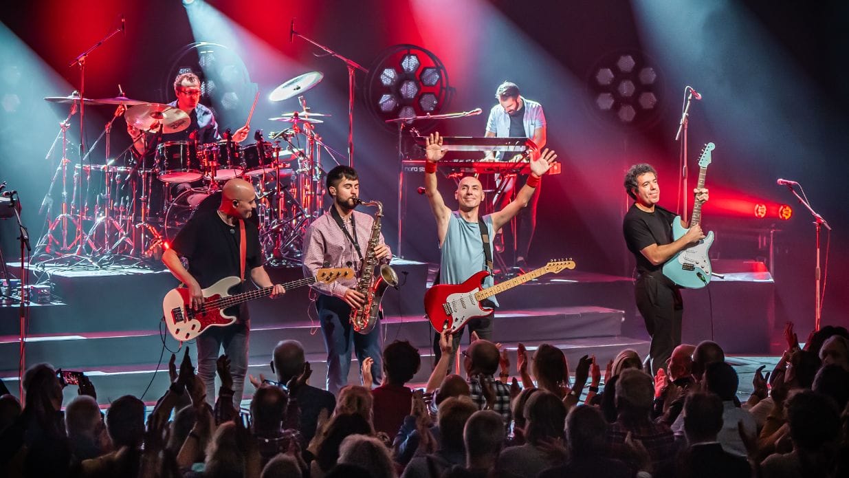 bROTHERS iN bAND: The Very Best of dIRE sTRAITS Show